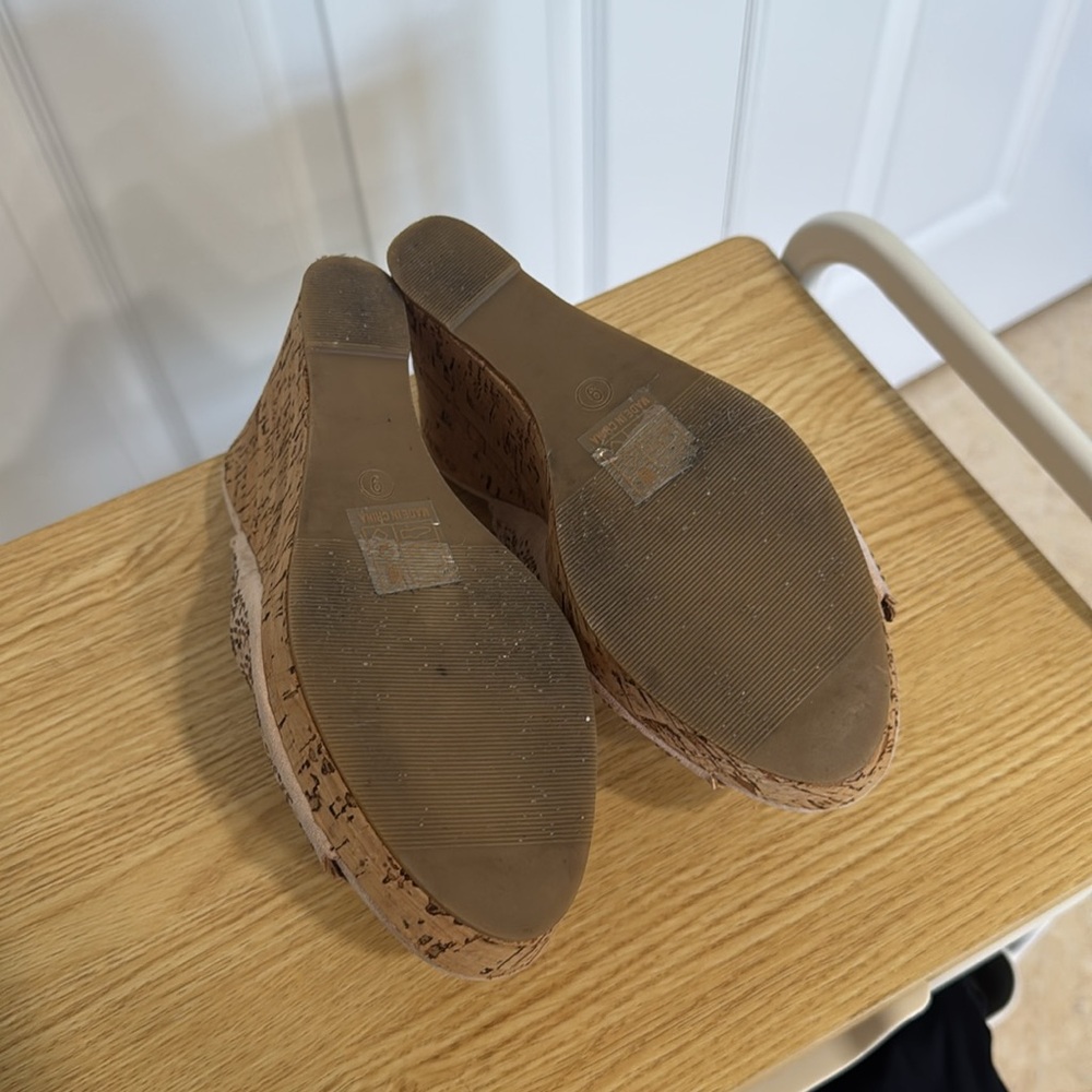 Athena Alexander open toe wedges. - Picture 4 of 4